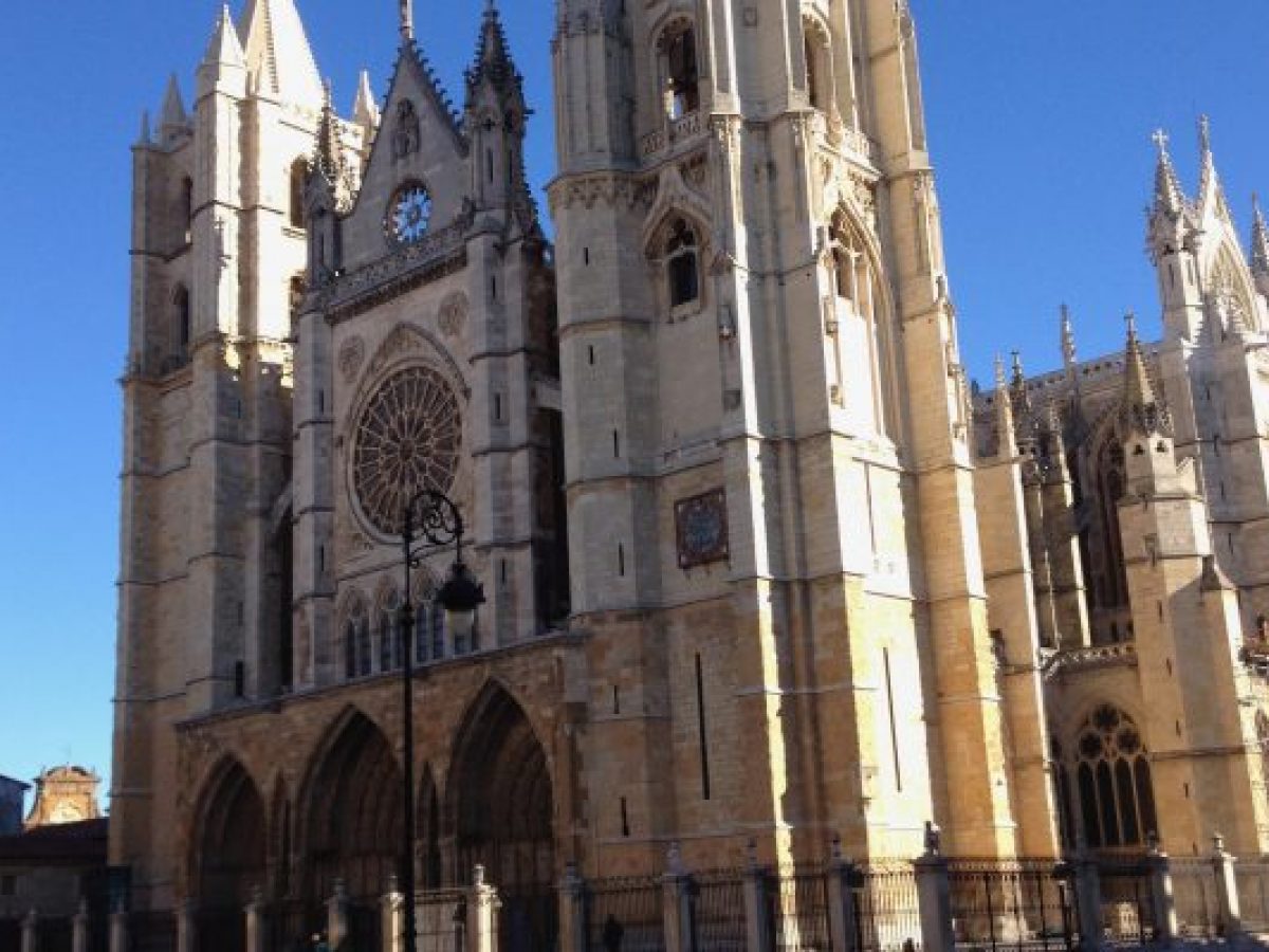 Tag 22: Mansilla de las Mulas-León 18,5 km (+/- 4,5 Stunden)